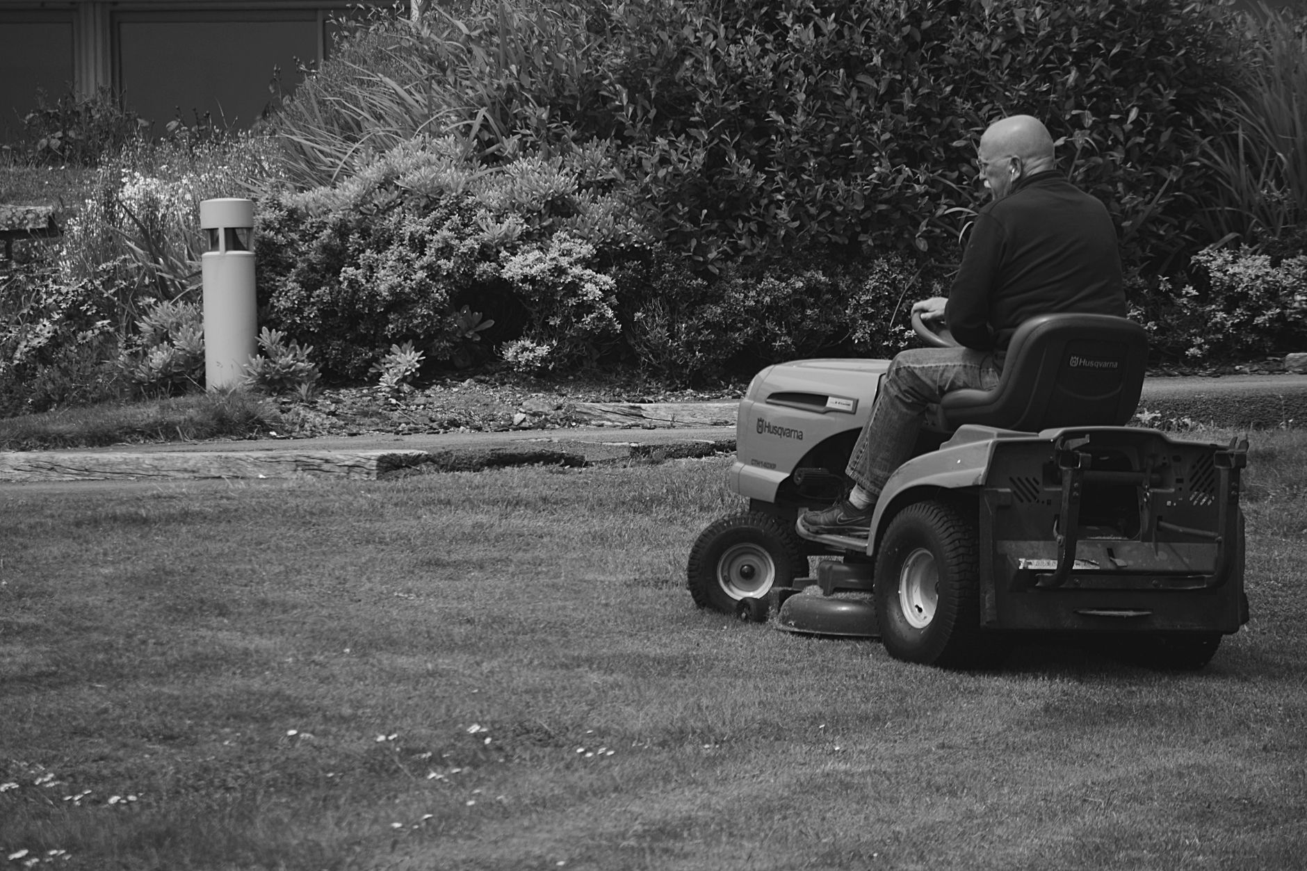 The 7 Unbreakable Rules of Building a Profitable Lawn Care Empire