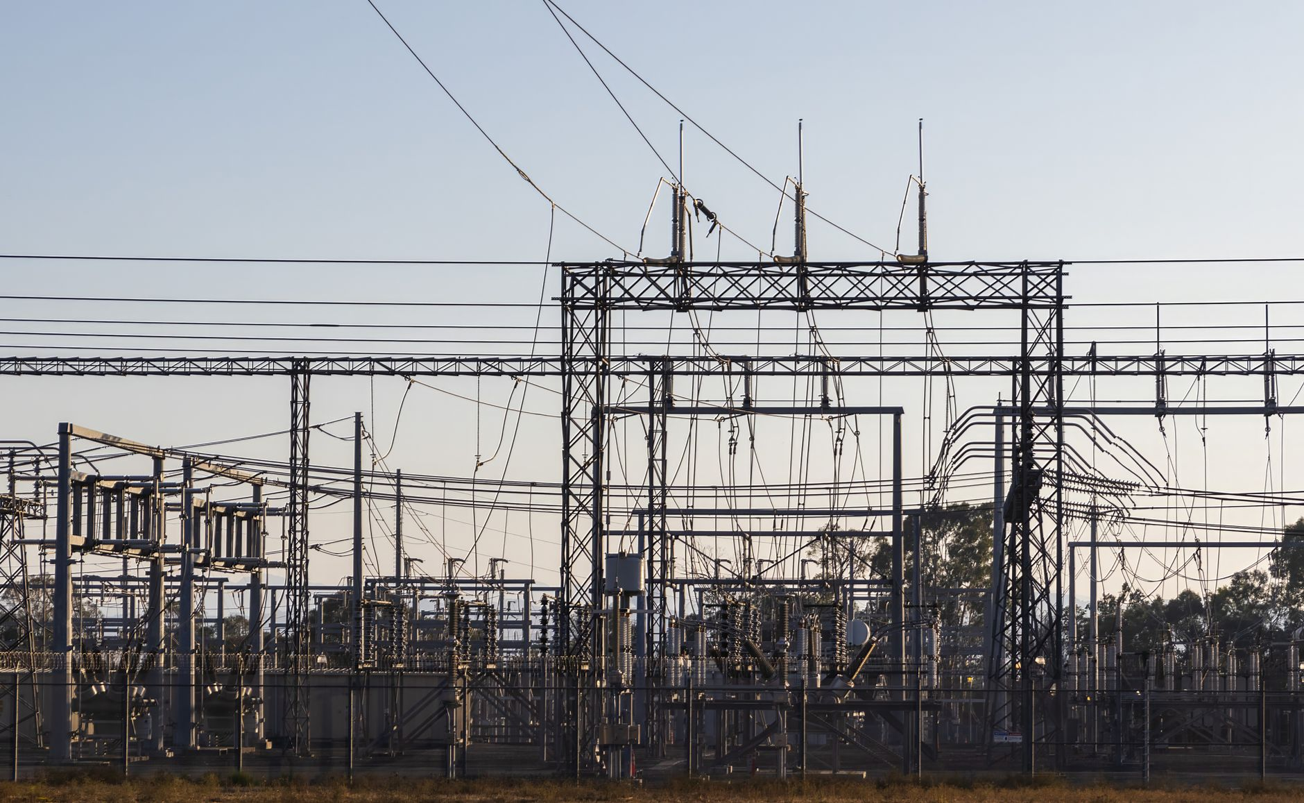 The Gigawatt Factory: How to Survive the AI Infrastructure Gold Rush